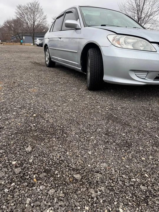2005 Honda Civic 7th Gen - Image 2 of 11