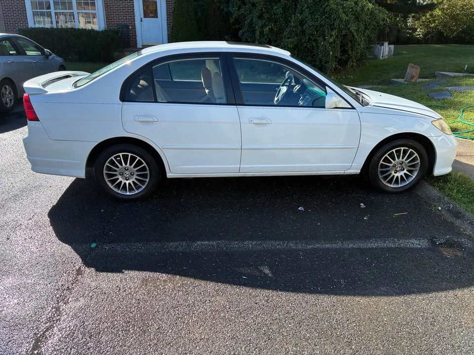 2005 Honda Civic 7th Gen - Image 2 of 5