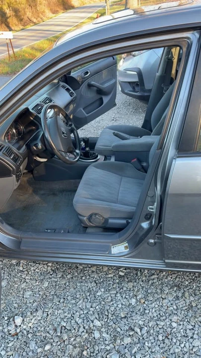 2005 Honda Civic 7th Gen - Image 2 of 6