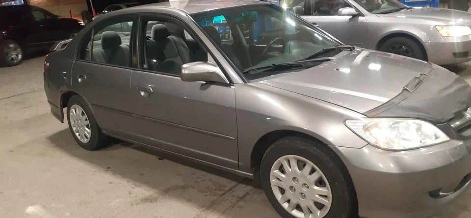2005 Honda Civic 7th Gen - Image 3 of 13