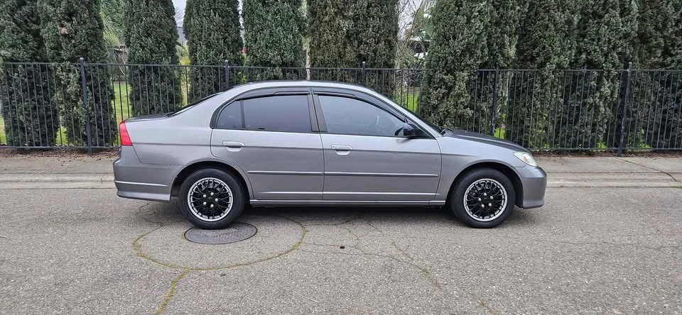 2005 Honda Civic 7th Gen - Image 2 of 11
