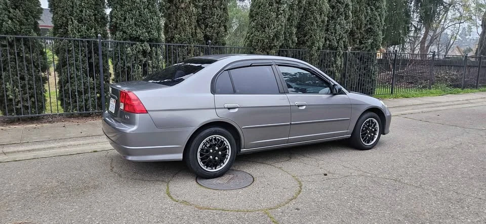 2005 Honda Civic 7th Gen - Image 3 of 11