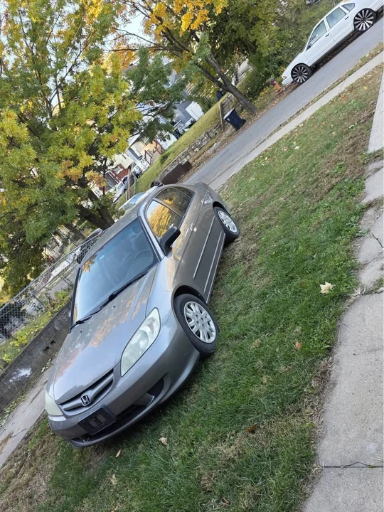 2005 Honda Civic 7th Gen - Image 2 of 6