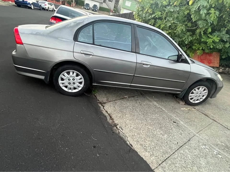 2005 Honda Civic 7th Gen - Image 2 of 15