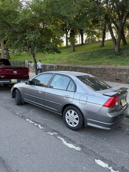 2005 Honda Civic 7th Gen - Image 5 of 9