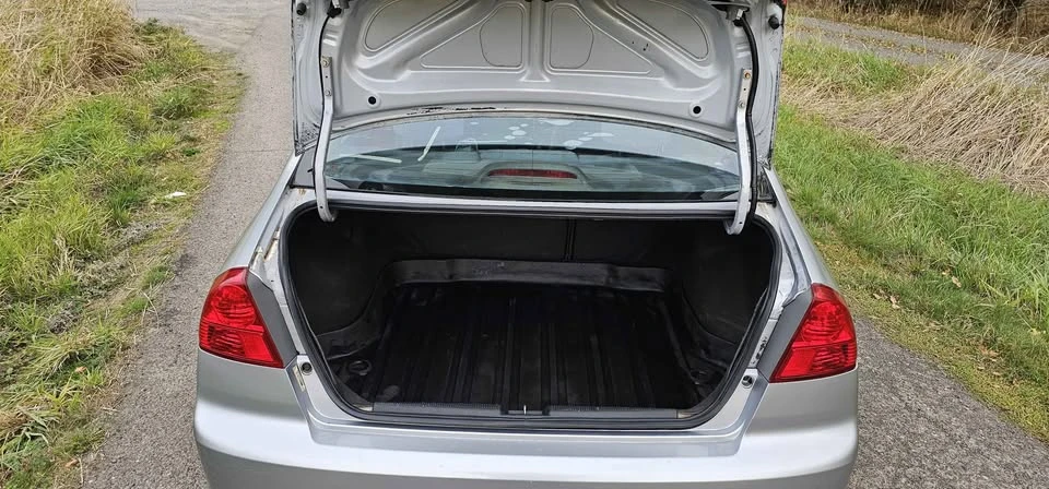 2005 Honda Civic 7th Gen - Image 4 of 9