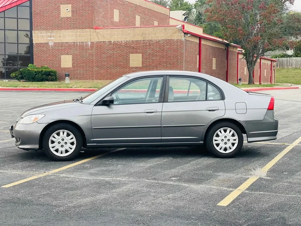 2005 Honda Civic 7th Gen - Image 7 of 18