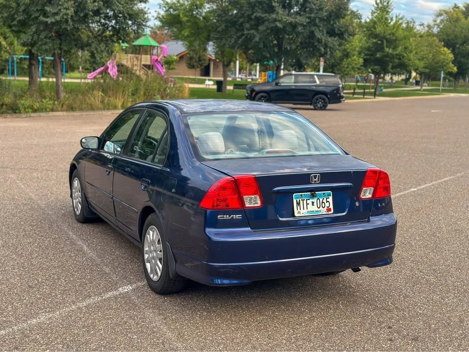 2005 Honda Civic 7th Gen - Image 3 of 12