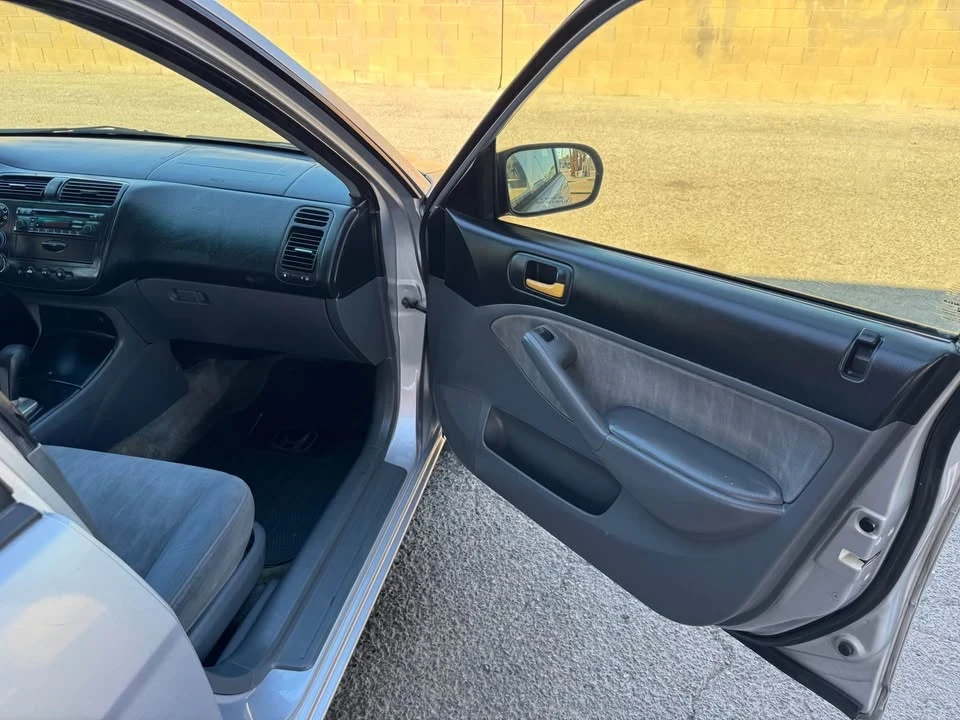 2005 Honda Civic 7th Gen - Image 11 of 20