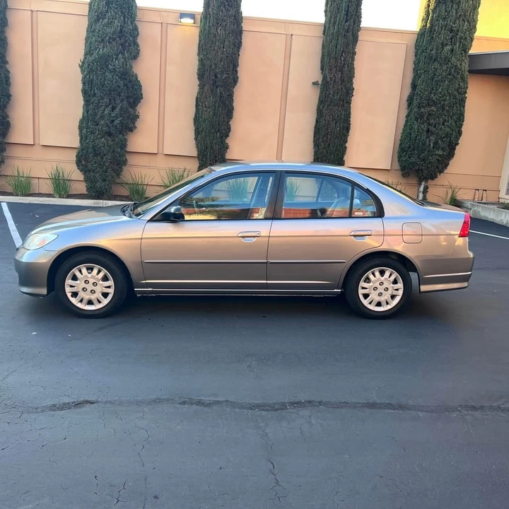 2005 Honda Civic 7th Gen - Image 2 of 19