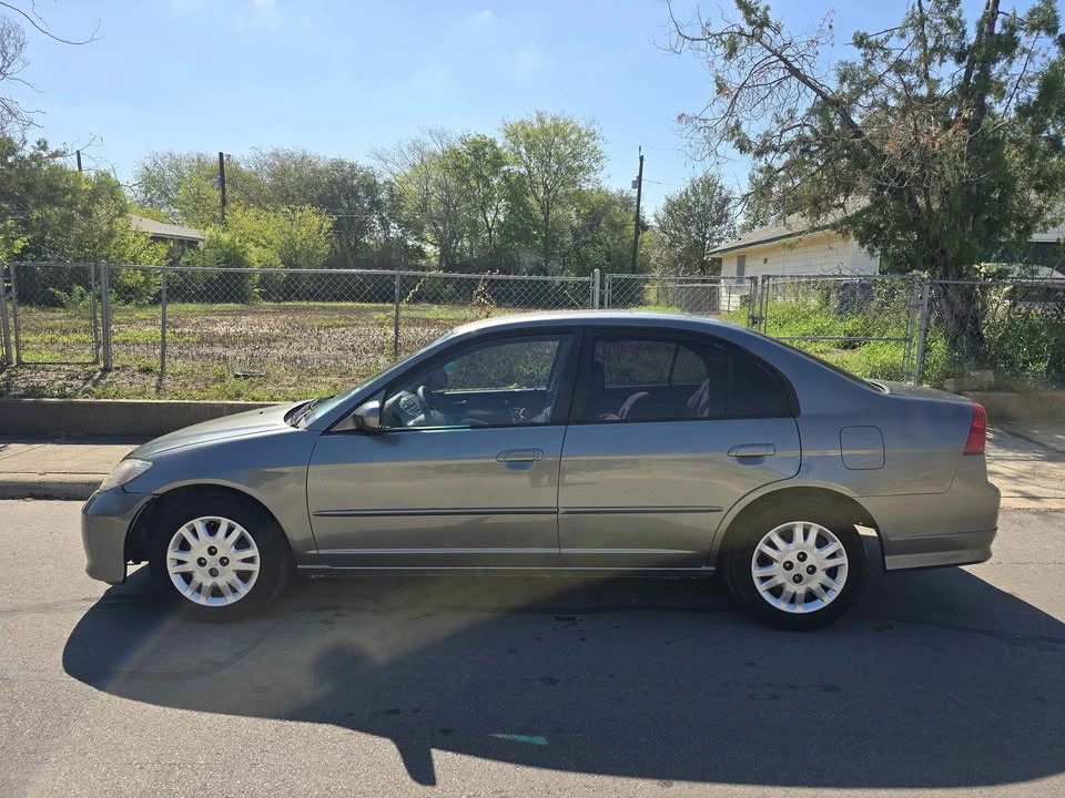 2005 Honda Civic 7th Gen - Image 2 of 8