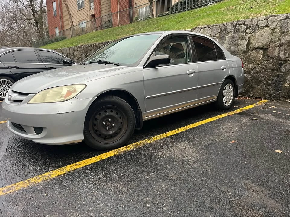 2005 Honda Civic 7th Gen - Image 2 of 9
