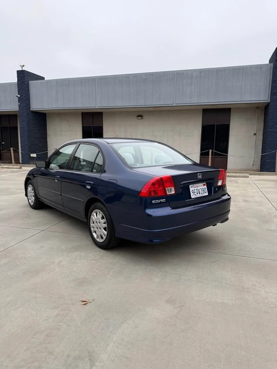 2005 Honda Civic 7th Gen - Image 3 of 13
