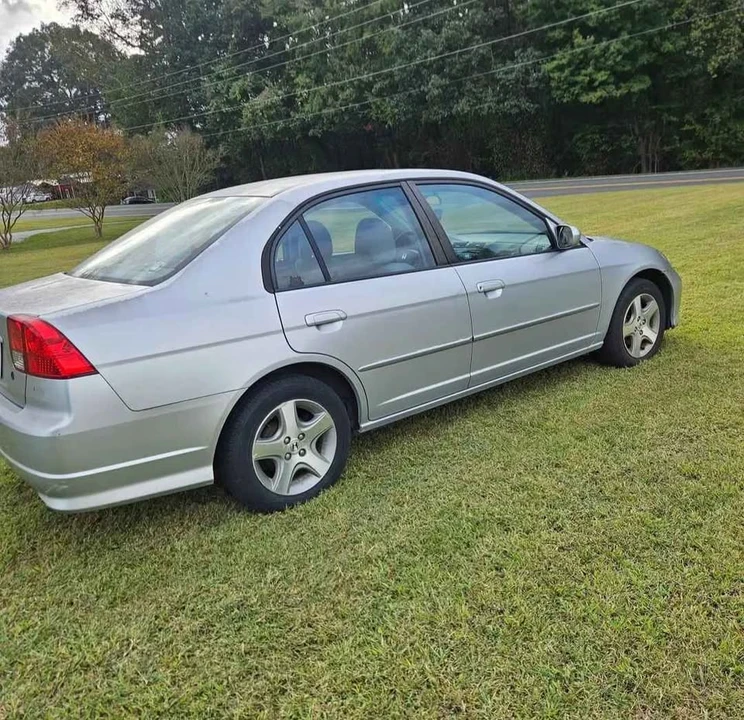 2005 Honda Civic 7th Gen - Image 2 of 9