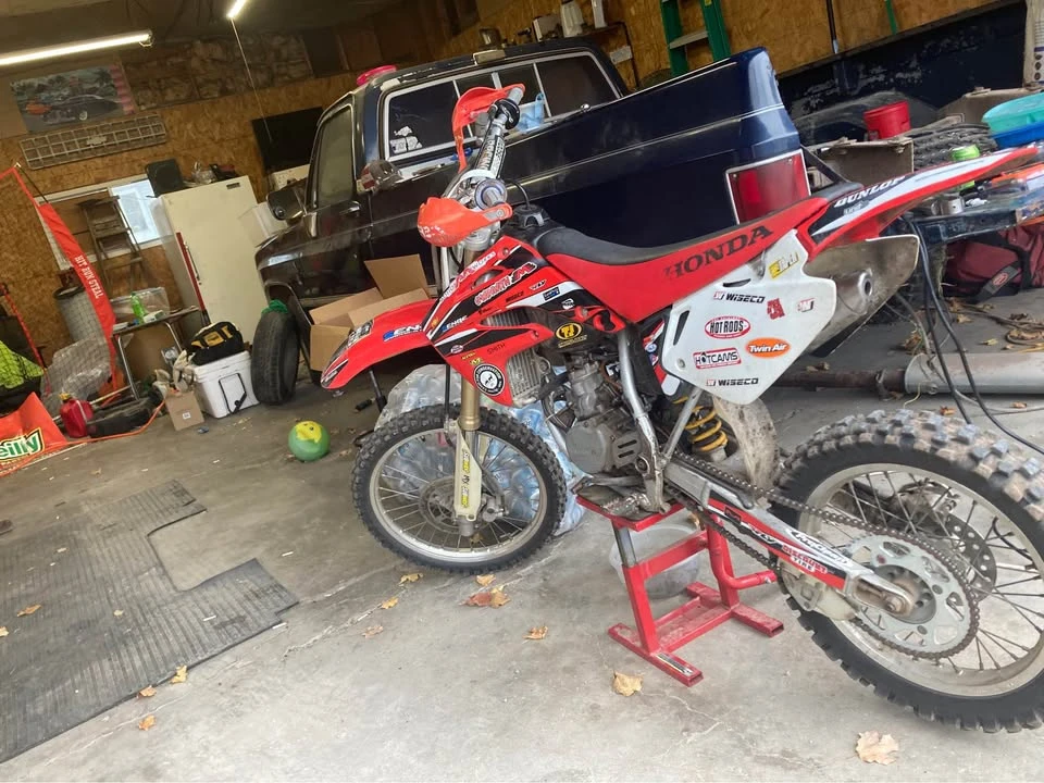 2005 Honda CR - Image 3 of 4