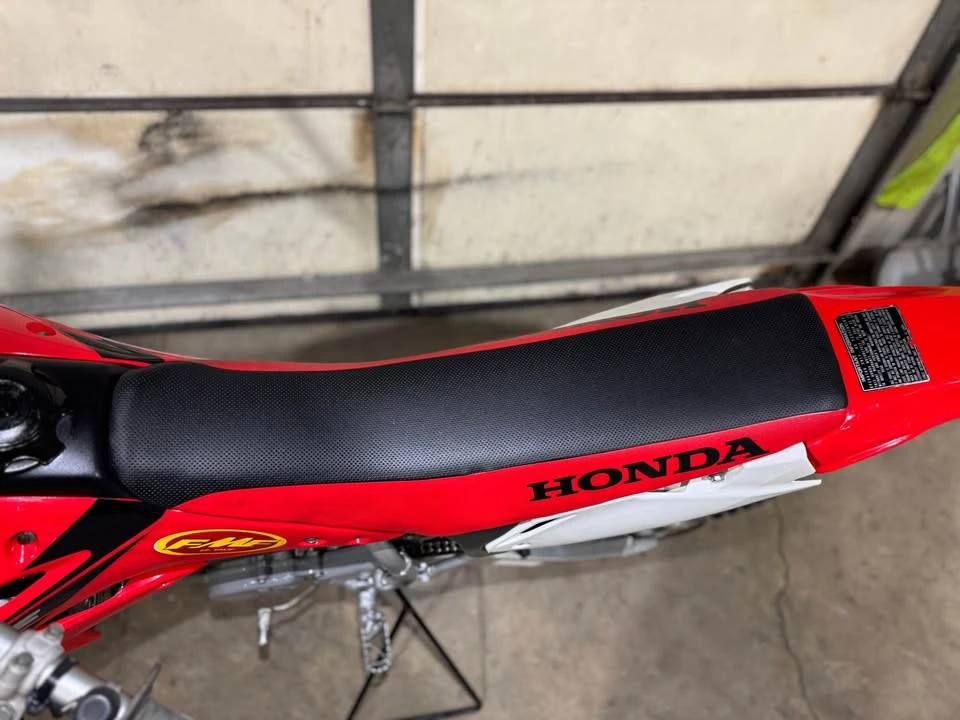 2005 Honda CR - Image 5 of 16