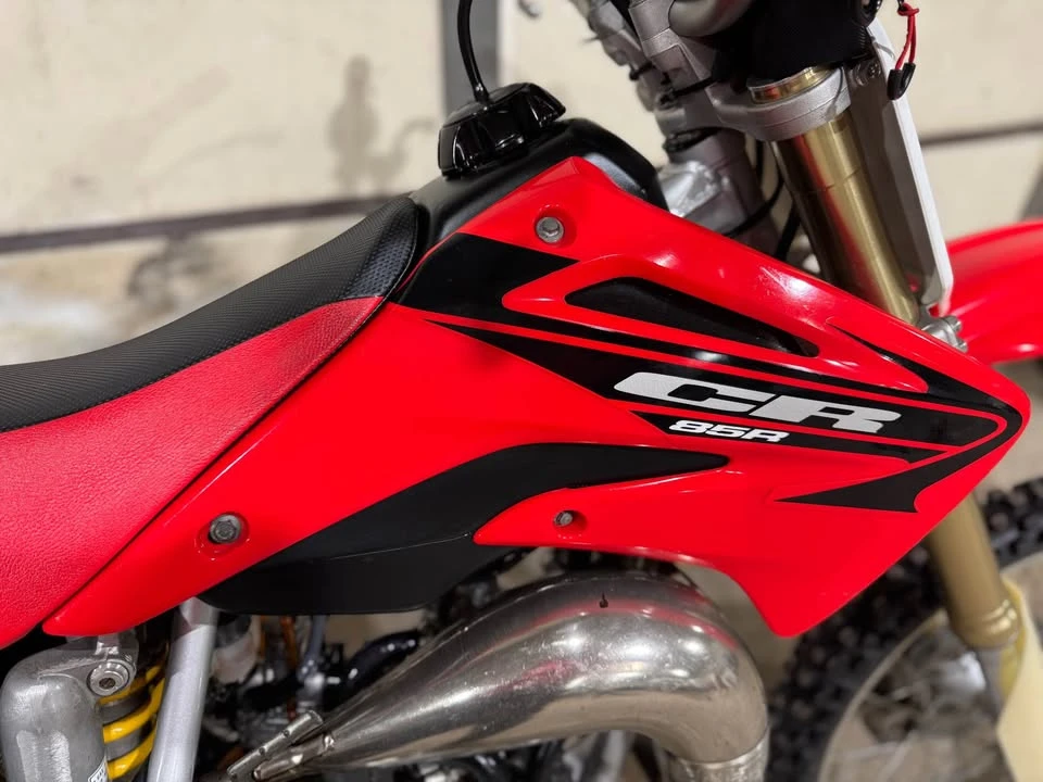 2005 Honda CR - Image 12 of 16
