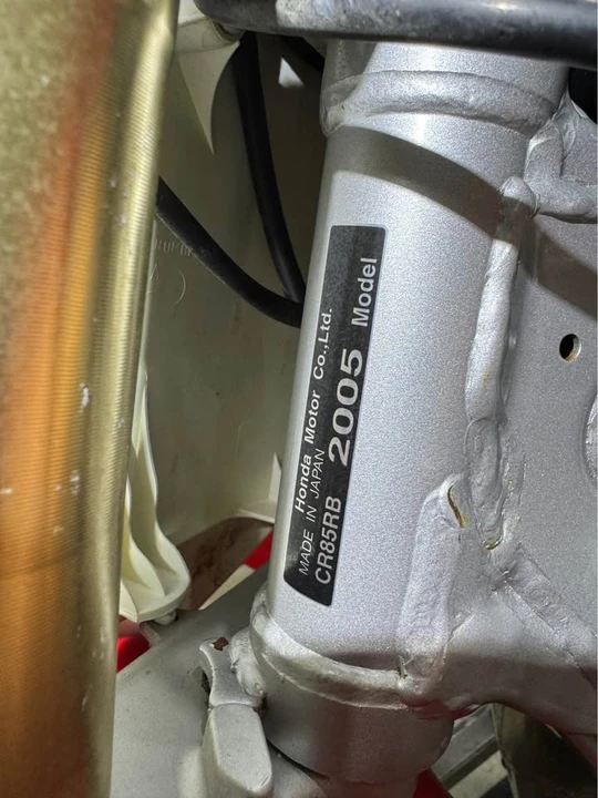 2005 Honda CR - Image 7 of 16