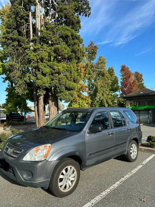 2005 Honda CR-V 2nd Gen - Image 2 of 3