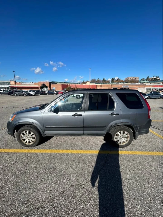 2005 Honda CR-V 2nd Gen - Image 3 of 8
