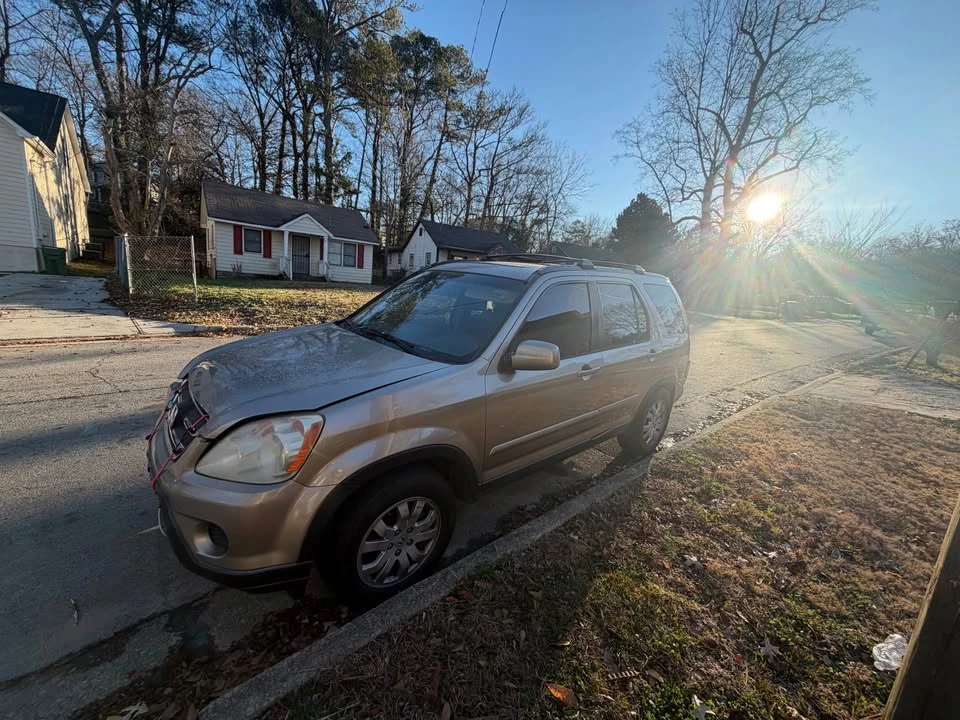 2005 Honda CR-V 2nd Gen - Image 3 of 3