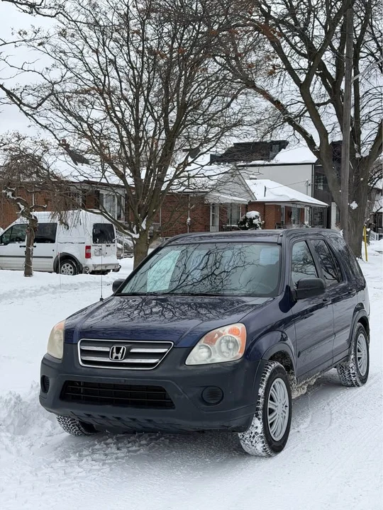 2005 Honda CR-V 2nd Gen - Image 2 of 8