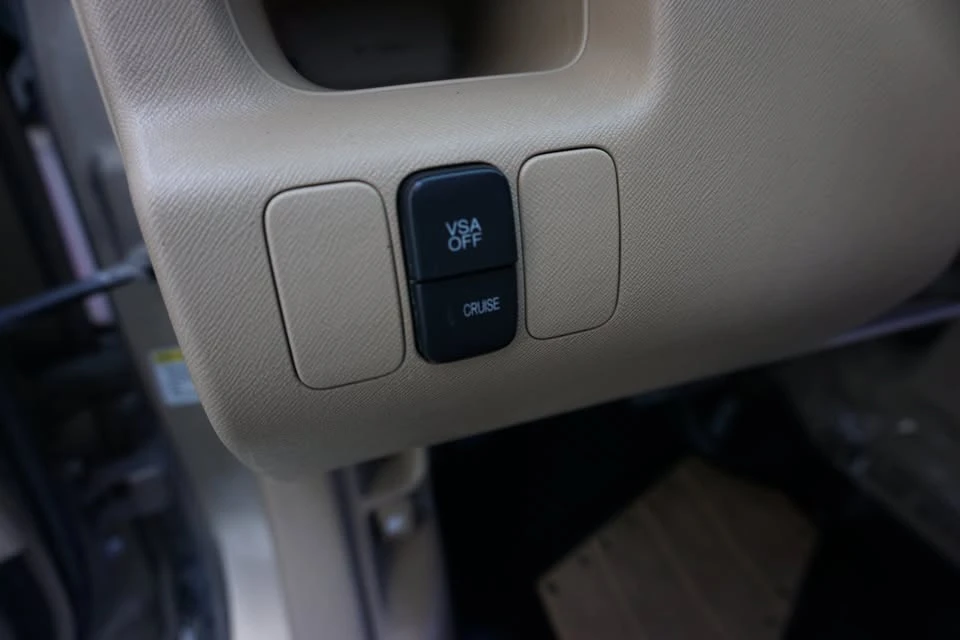 2005 Honda CR-V 2nd Gen - Image 12 of 15