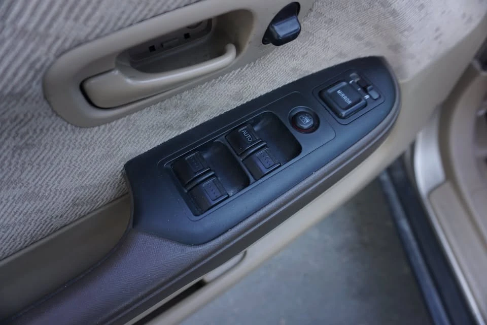 2005 Honda CR-V 2nd Gen - Image 11 of 15