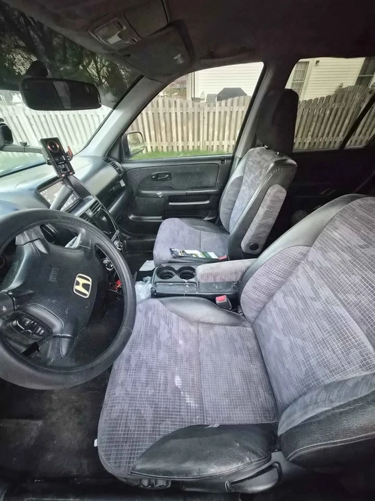 2005 Honda CR-V 2nd Gen - Image 2 of 2