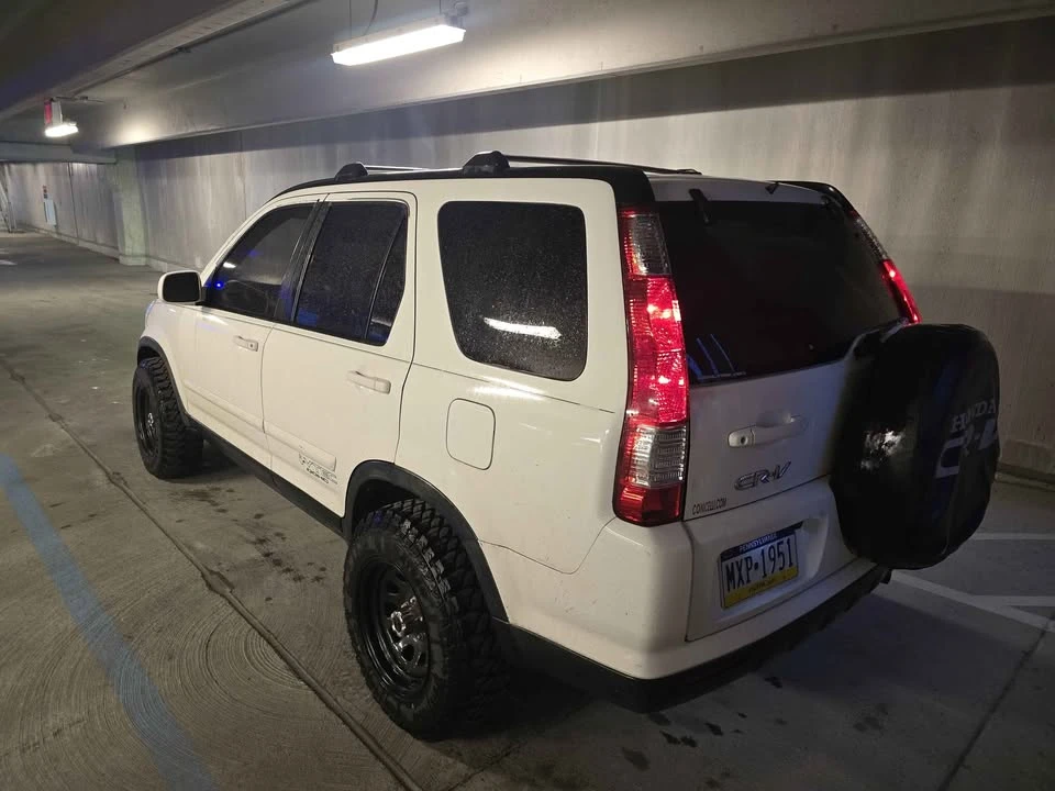 2005 Honda CR-V 2nd Gen - Image 4 of 11