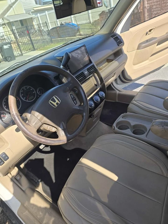 2005 Honda CR-V 2nd Gen - Image 6 of 11