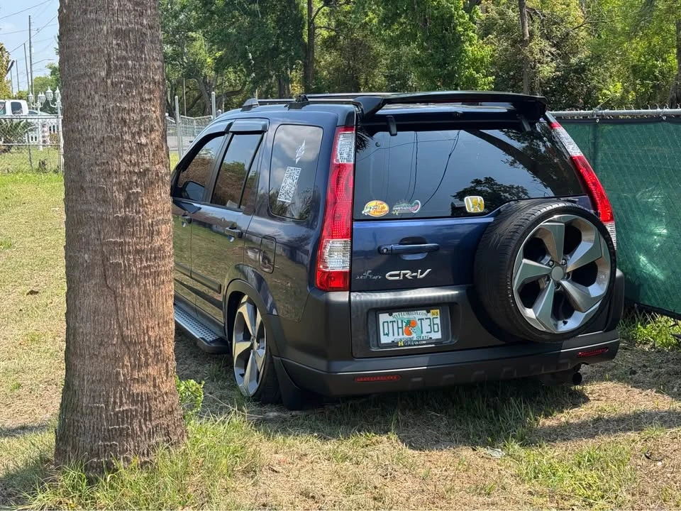 2005 Honda CR-V 2nd Gen - Image 2 of 14