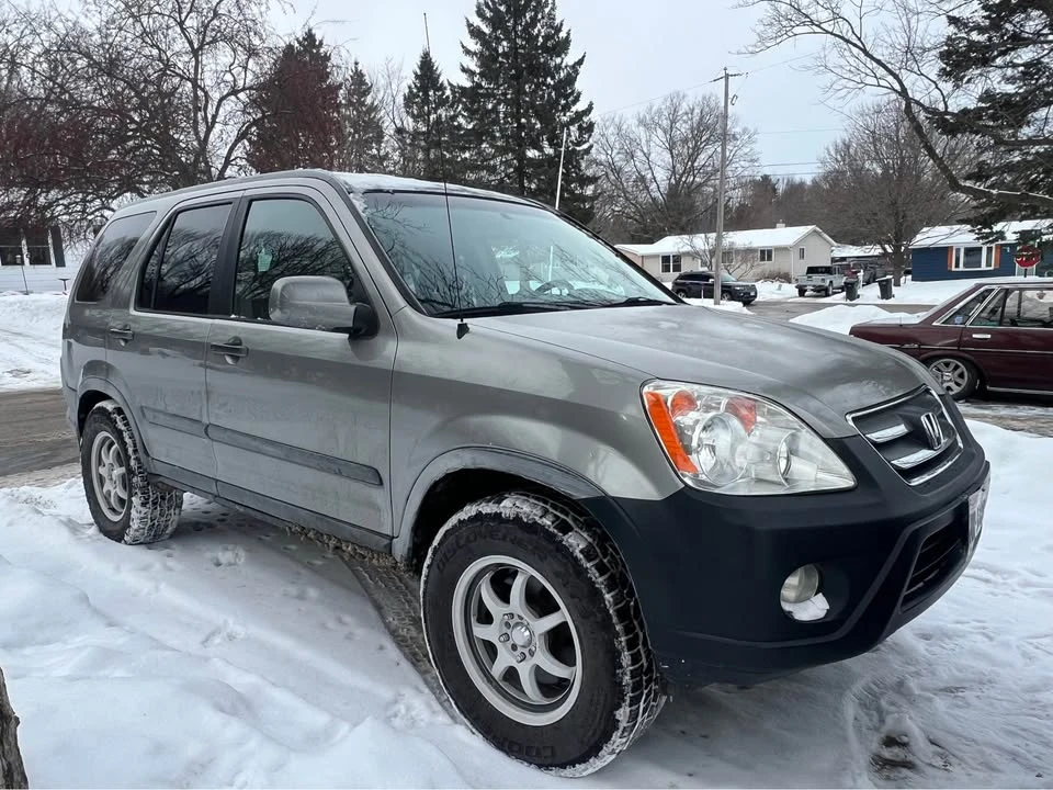2005 Honda CR-V 2nd Gen - Image 4 of 6