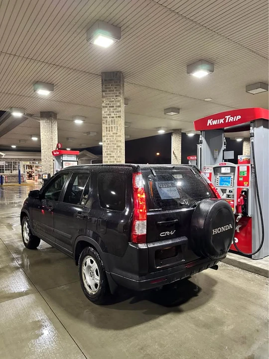 2005 Honda CR-V 2nd Gen - Image 3 of 13