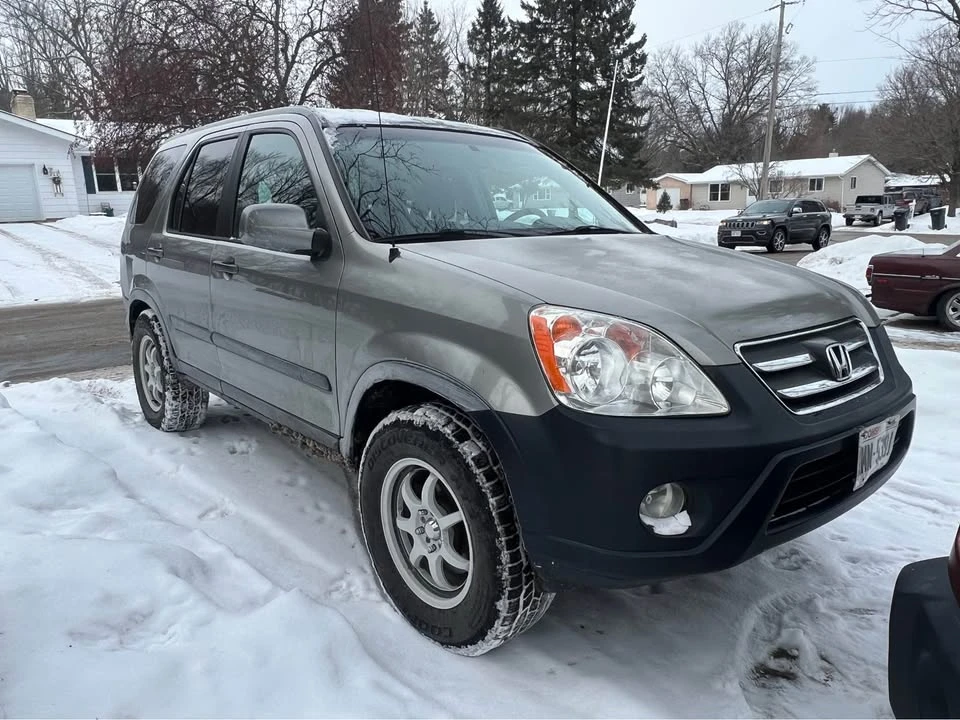 2005 Honda CR-V 2nd Gen - Image 2 of 6