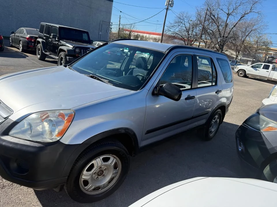 2005 Honda CR-V 2nd Gen - Image 2 of 9
