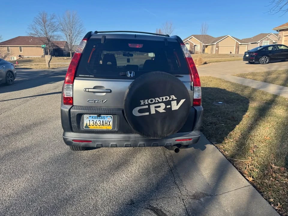 2005 Honda CR-V 2nd Gen - Image 4 of 9