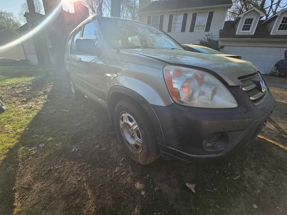 2005 Honda CR-V 2nd Gen - Image 2 of 10