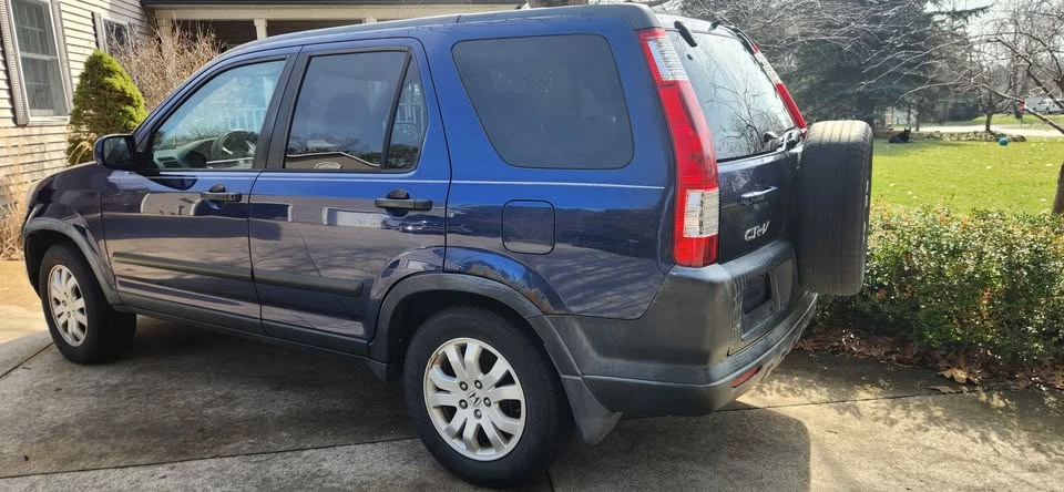 2005 Honda CR-V 2nd Gen - Image 3 of 9