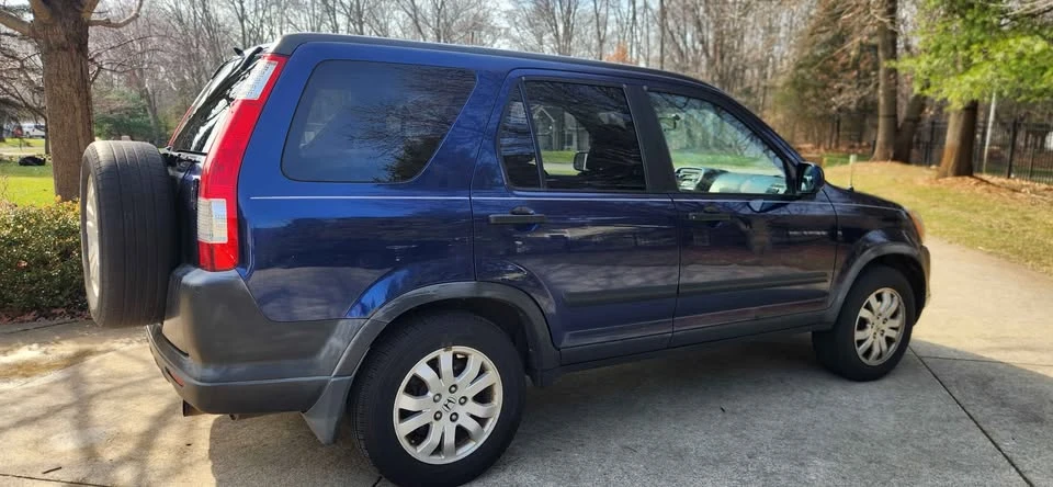 2005 Honda CR-V 2nd Gen - Image 2 of 9