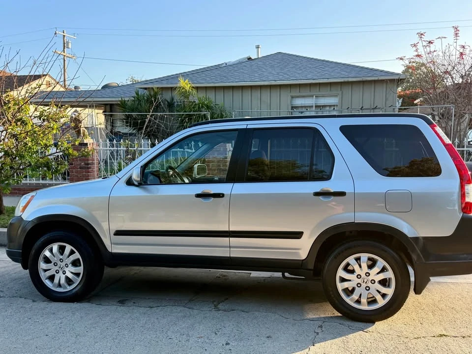 2005 Honda CR-V 2nd Gen - Image 5 of 14