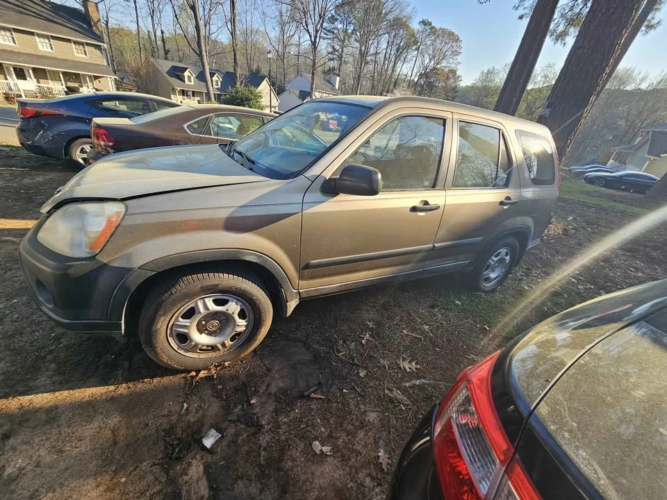 2005 Honda CR-V 2nd Gen - Image 6 of 10