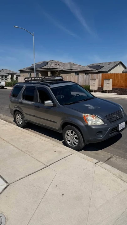 2005 Honda CR-V 2nd Gen - Image 3 of 6