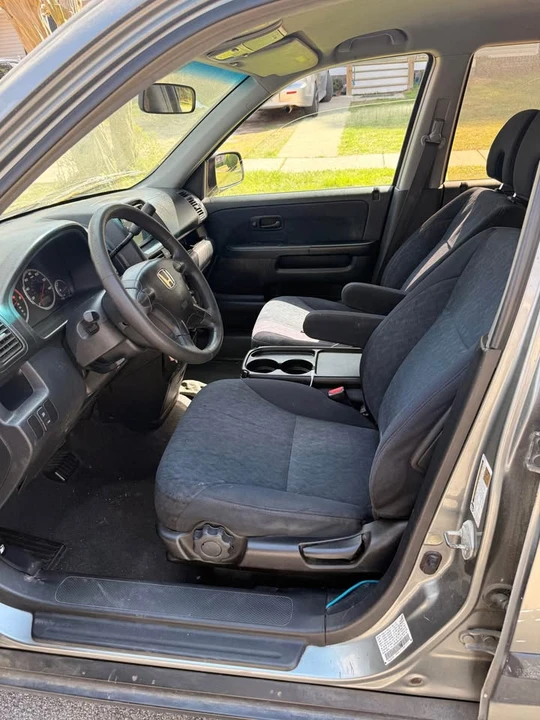 2005 Honda CR-V 2nd Gen - Image 5 of 9