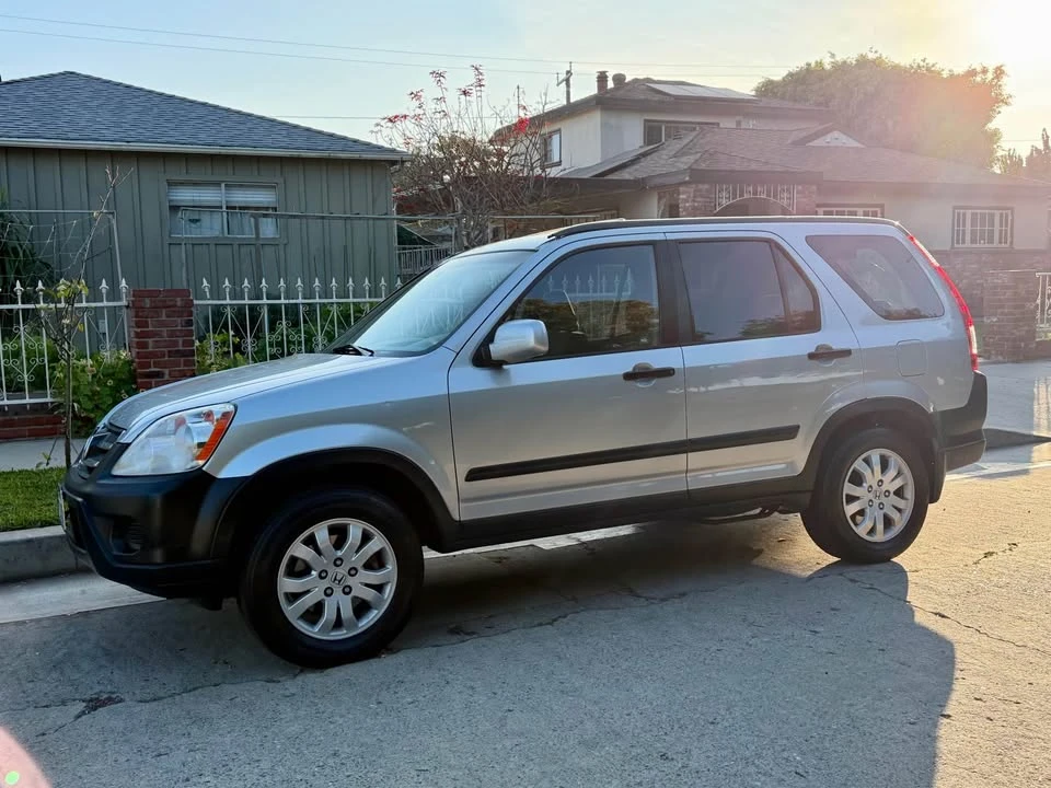 2005 Honda CR-V 2nd Gen - Image 3 of 14