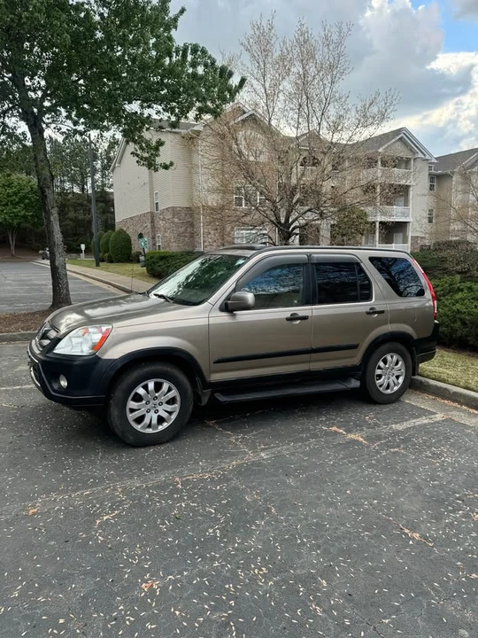 2005 Honda CR-V 2nd Gen - Image 2 of 13