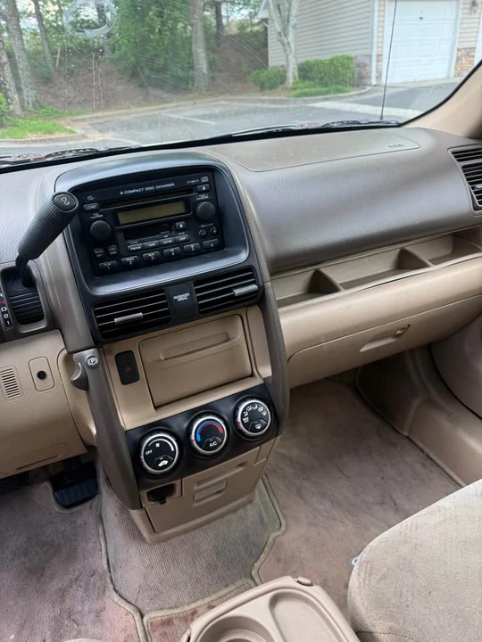 2005 Honda CR-V 2nd Gen - Image 11 of 13