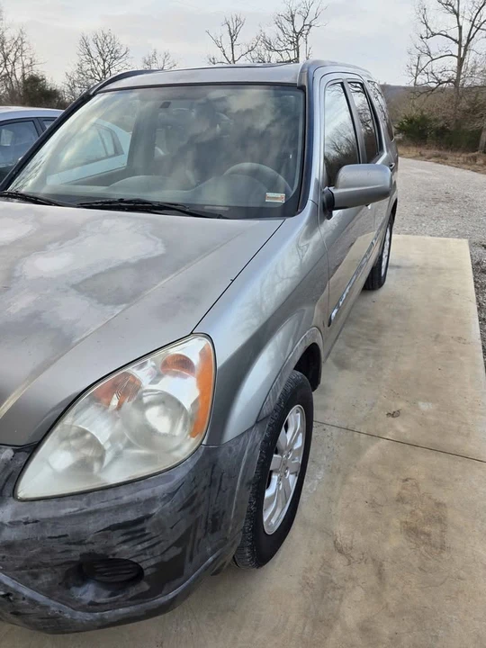 2005 Honda CR-V 2nd Gen - Image 2 of 13