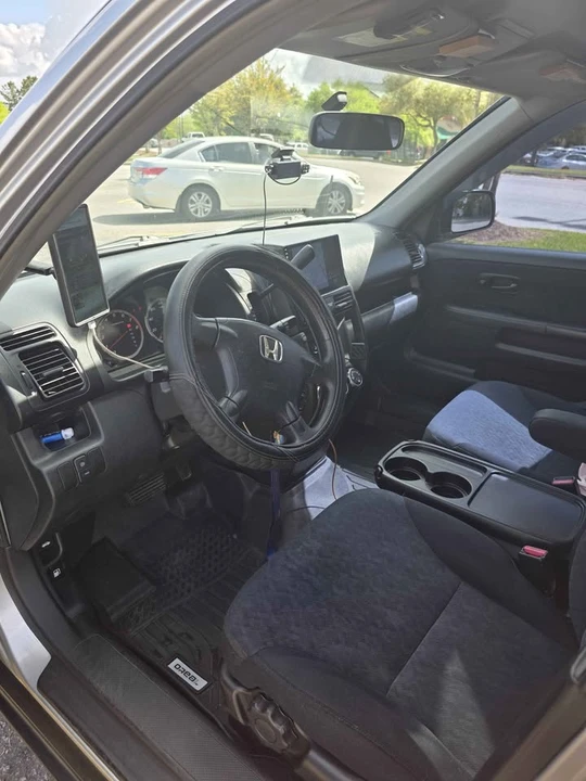 2005 Honda CR-V 2nd Gen - Image 6 of 8