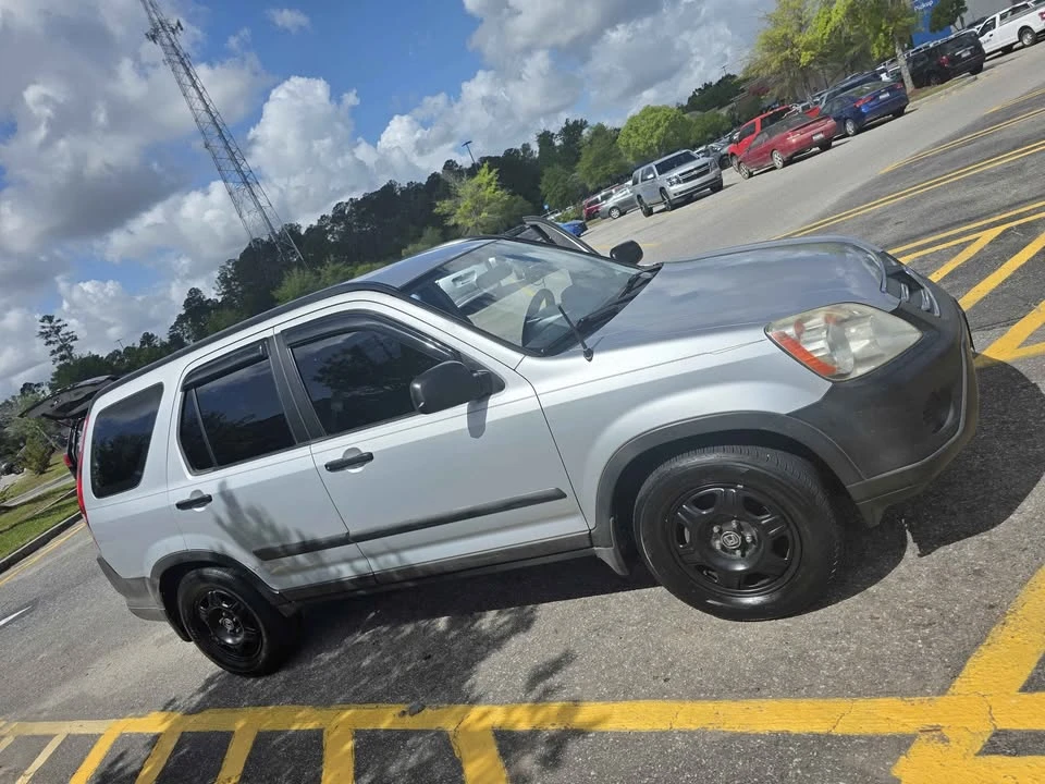 2005 Honda CR-V 2nd Gen - Image 2 of 8